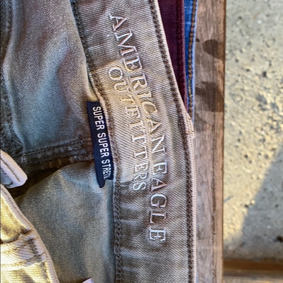 three pair of American eagle shorts - Picture 4 of 7